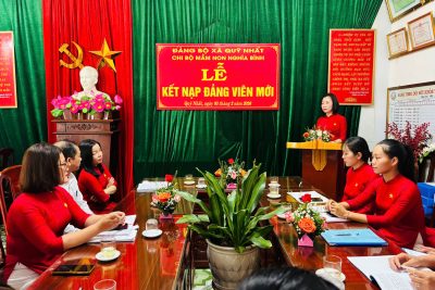 Chi bộ trường mầm non Nghĩa Bình long trọng tô chức Lễ kết nạp Đảng viên mới